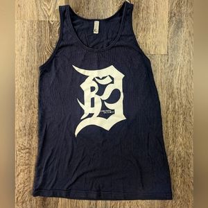 Unique "Om in the D" Detroit Yoga Shelter flowy tank - Size M